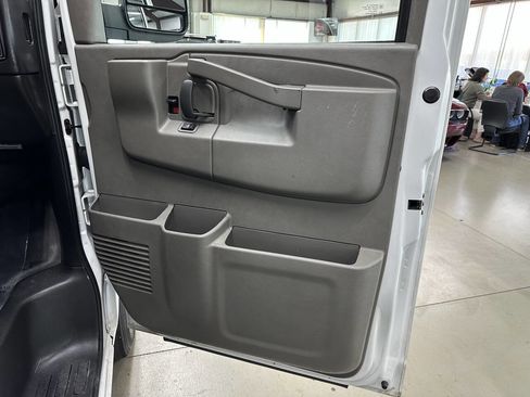 Used 2023 GMC Savana 2500 w/ Driver Convenience Package image 15