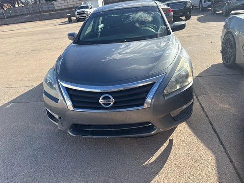 Used 2014 Nissan Altima 2.5 SV image 2