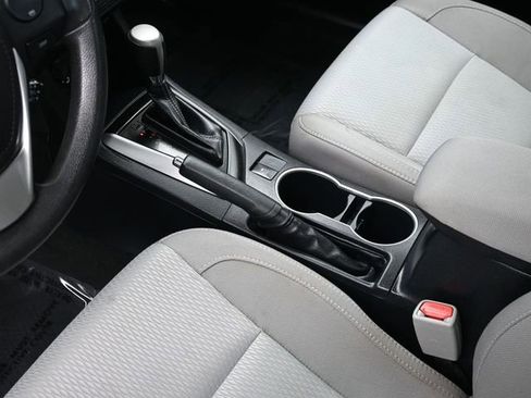 Used 2016 Toyota Corolla LE image 18