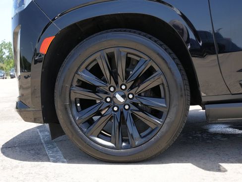 Certified 2022 Cadillac Escalade Sport Platinum w/ Heavy-Duty Trailer Package AWD/4WD image 28