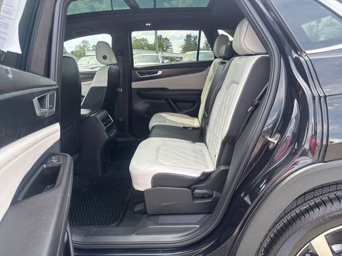 Used 2024 Volkswagen Atlas Cross Sport SEL Premium R-Line AWD/4WD image 18