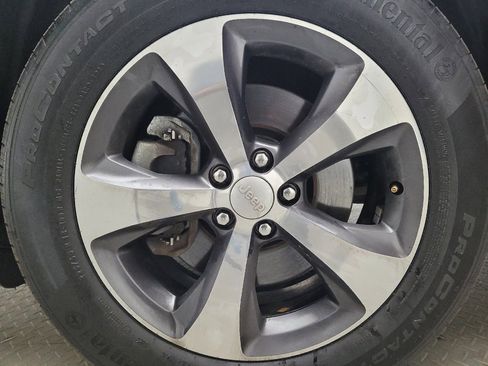 Used 2019 Jeep Cherokee Limited image 31