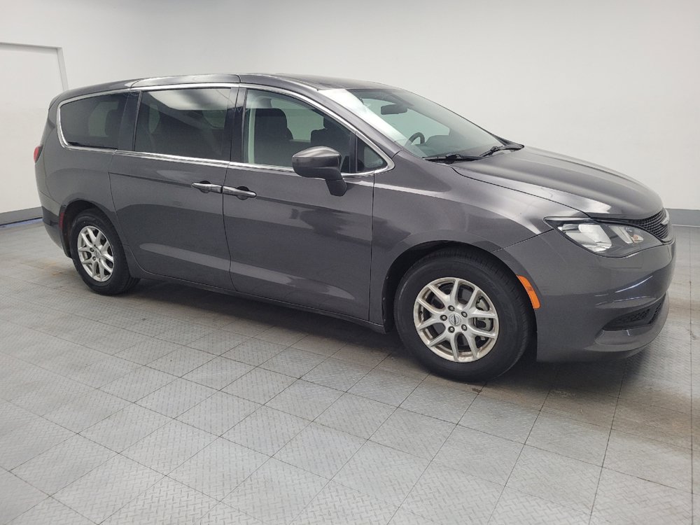 Used 2022 Chrysler Voyager LX FWD image 11