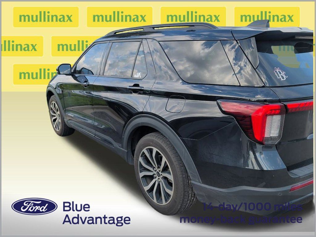 Used 2025 Ford Explorer ST-Line RWD image 3