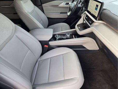 Certified 2025 Ford Explorer Active w/ Active Comfort Package RWD image 13