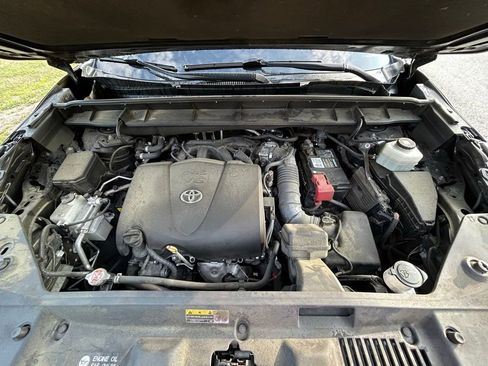 Used 2021 Toyota Highlander XLE FWD image 11