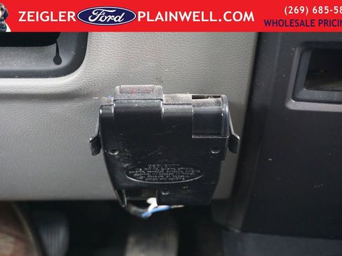 Used 2017 Ford F150 XLT AWD/4WD image 19