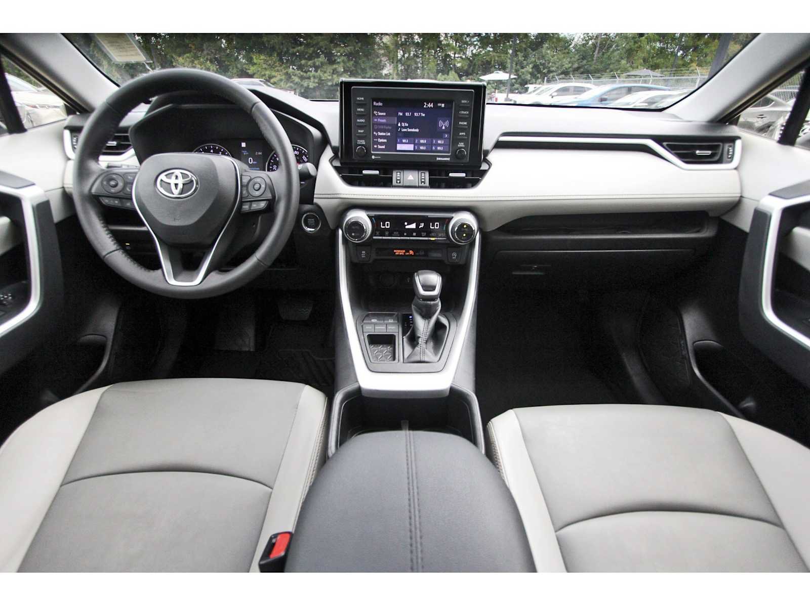 Used 2022 Toyota RAV4 XLE Premium FWD image 7
