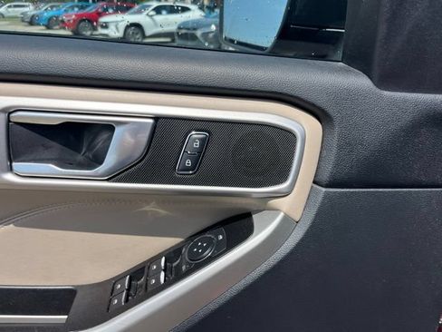 Used 2021 Ford Explorer XLT w/ Equipment Group 202A RWD image 11