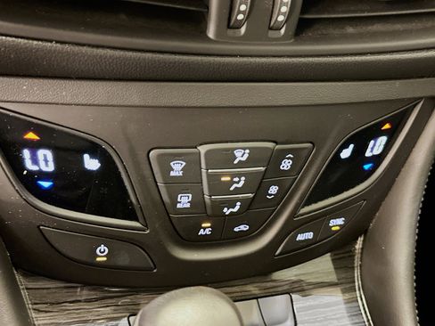 Used 2018 Buick Envision Essence AWD/4WD image 24