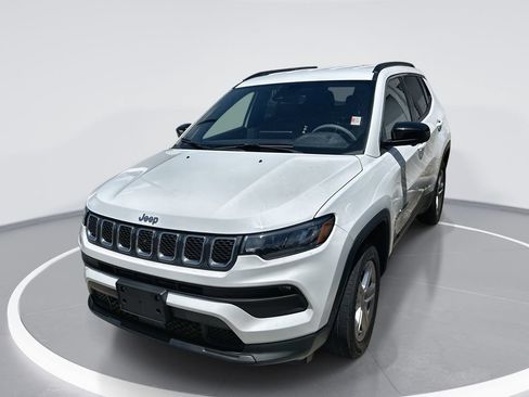 Used 2023 Jeep Compass Latitude w/ Convenience Group AWD/4WD image 1