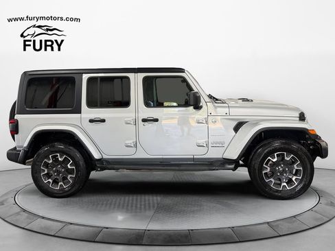 Used 2024 Jeep Wrangler Unlimited Sahara w/ Technology Group AWD/4WD image 2