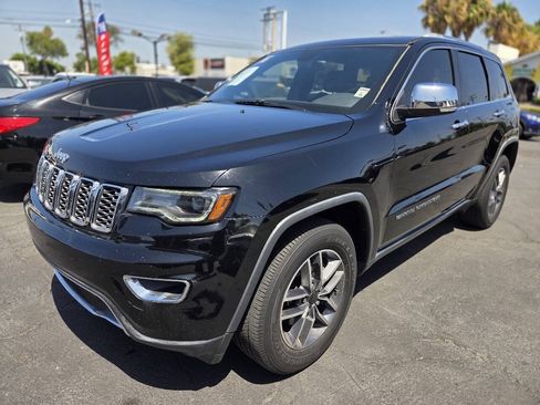 Used 2017 Jeep Grand Cherokee Limited w/ Luxury Group II RWD image 2