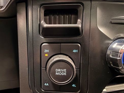 Used 2025 Ford F150 Lariat AWD/4WD image 41