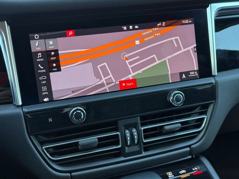 Certified 2023 Porsche Macan Turbo AWD/4WD image 22