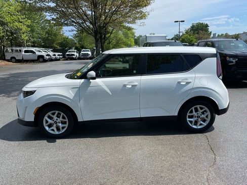 Used 2024 Kia Soul LX w/ Option Group 015 FWD image 4