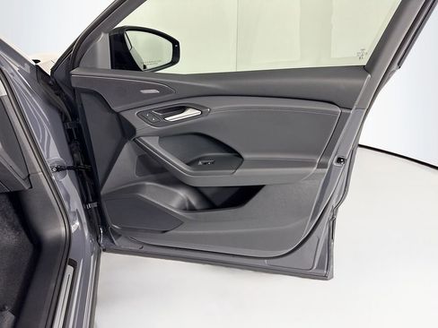 Used 2025 Audi Q6 e-tron Premium Plus image 28