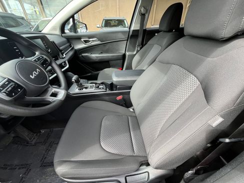 Used 2025 Kia Sportage LX image 27