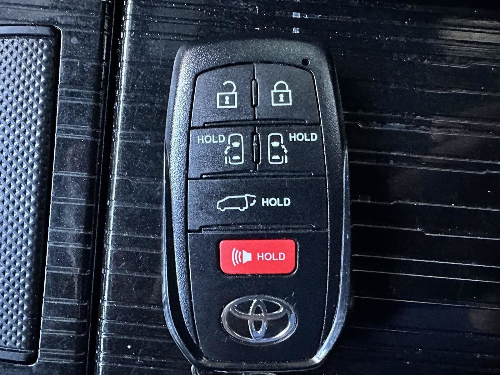 Used 2026 Toyota Sienna XSE AWD/4WD image 14