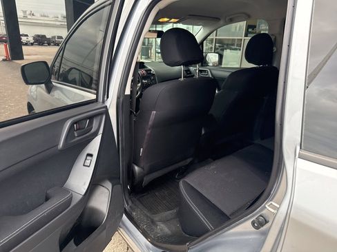Used 2014 Subaru Forester 2.5i image 10