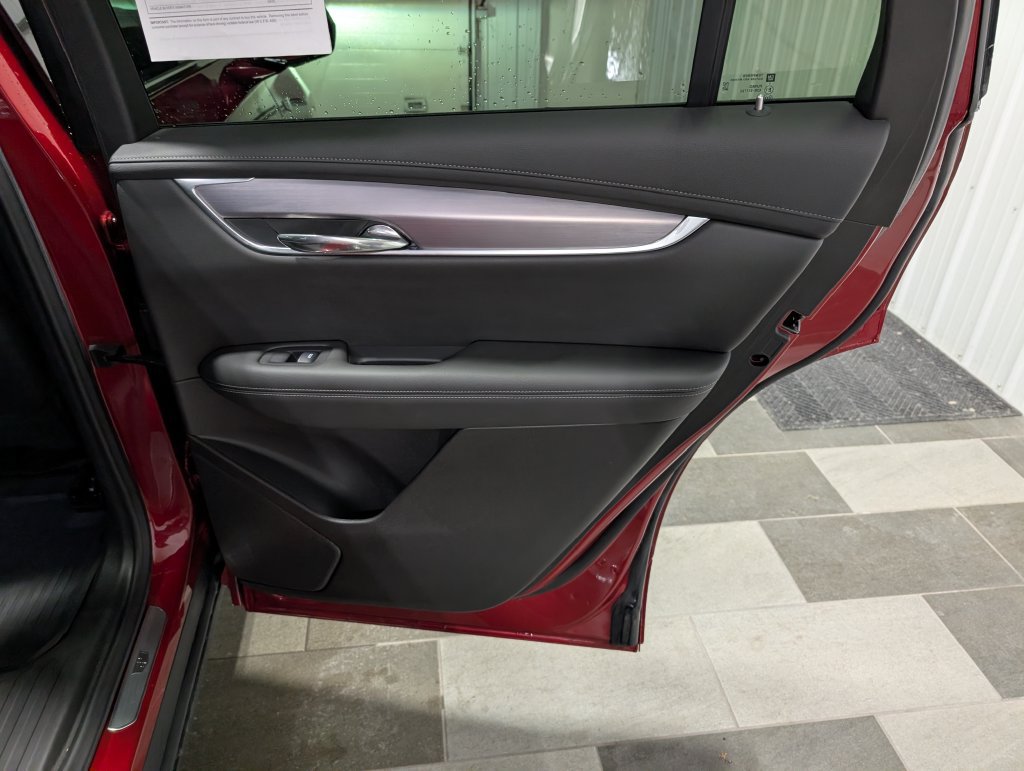 Used 2024 Cadillac XT6 Luxury w/ LPO, Floor Liner Package AWD/4WD image 27