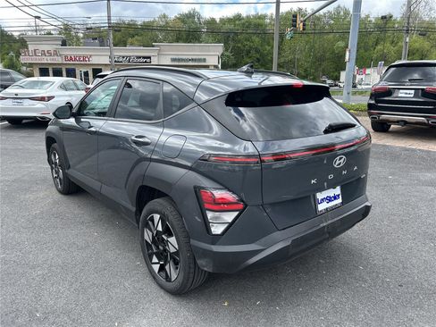Used 2024 Hyundai Kona SEL AWD/4WD image 3