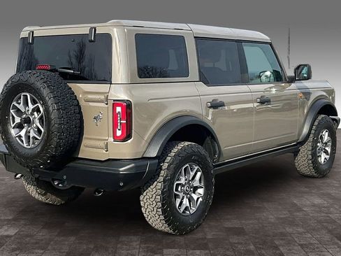 Used 2025 Ford Bronco Badlands image 28