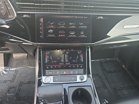 Used 2019 Audi Q8 Premium Plus w/ Premium Plus AWD/4WD image 17