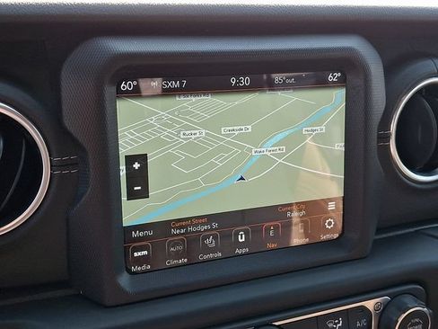 Used 2020 Jeep Gladiator Overland AWD/4WD image 19