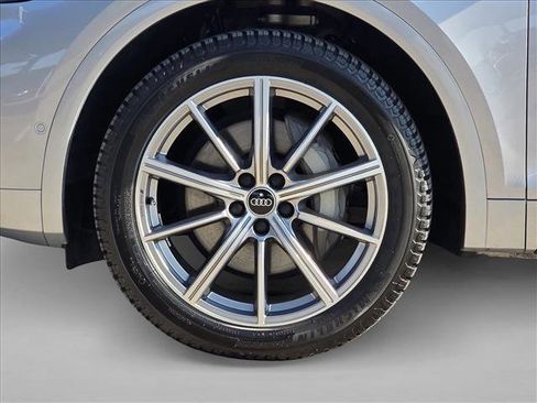Certified 2023 Audi Q5 e Prestige w/ Prestige Package image 9