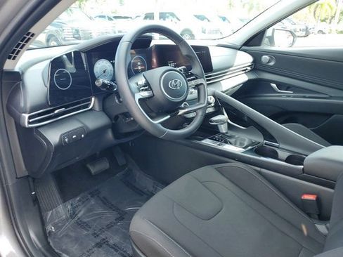 Certified 2023 Hyundai Elantra SEL w/ Convenience Package image 11