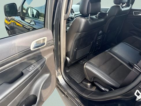 Used 2021 Jeep Grand Cherokee Laredo X AWD/4WD image 9