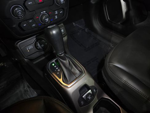 Used 2020 Jeep Renegade Limited w/ Safety and Security Group image 29