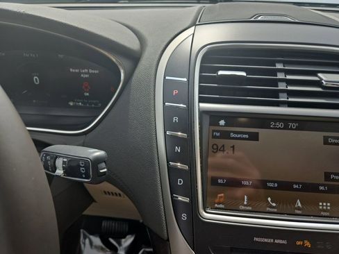 Used 2019 Lincoln Nautilus Select AWD/4WD image 11