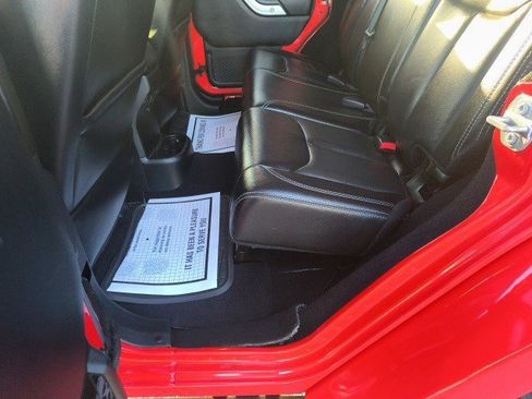 Used 2018 Jeep Wrangler Unlimited Sahara w/ Connectivity Group image 9