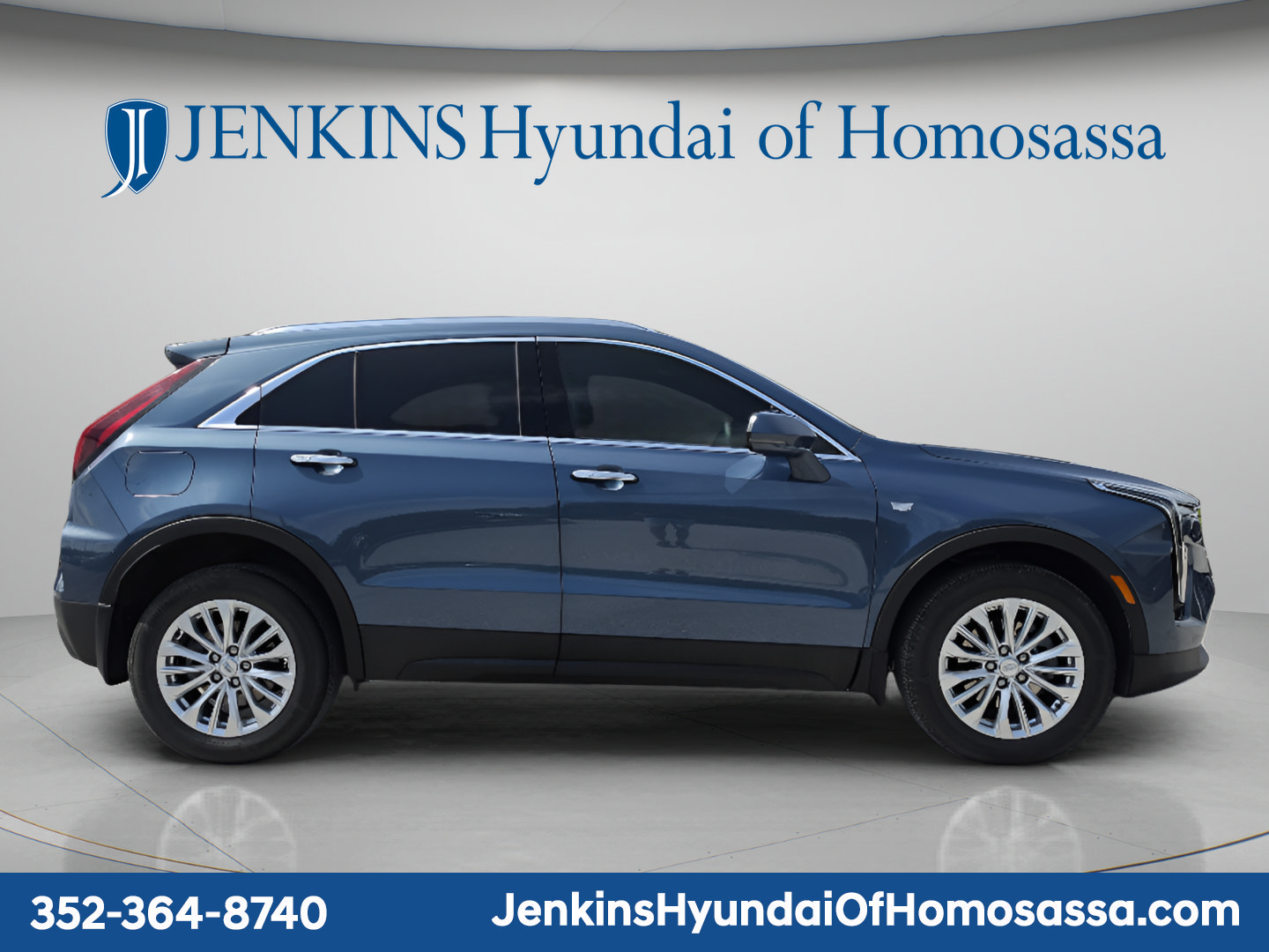 Used 2024 Cadillac XT4 Luxury FWD image 2