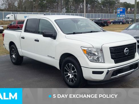 Used 2023 Nissan Titan SV image 4
