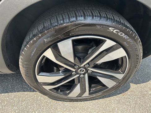 Certified 2025 Volvo XC40 B5 Plus image 7