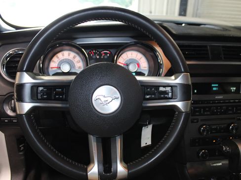 Used 2010 Ford Mustang GT RWD image 11