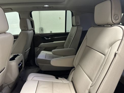 Used 2022 GMC Yukon XL Denali w/ Denali Premium Package AWD/4WD image 31
