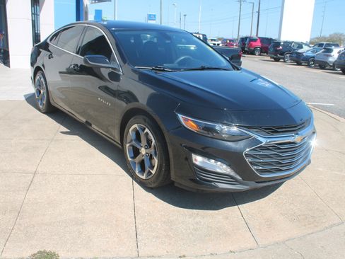 Used 2021 Chevrolet Malibu LT image 1