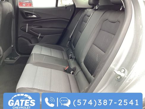 Used 2025 Chevrolet Trax LT w/ LT Convenience Package image 14