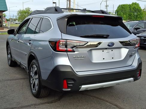 Used 2022 Subaru Outback Limited AWD/4WD image 4