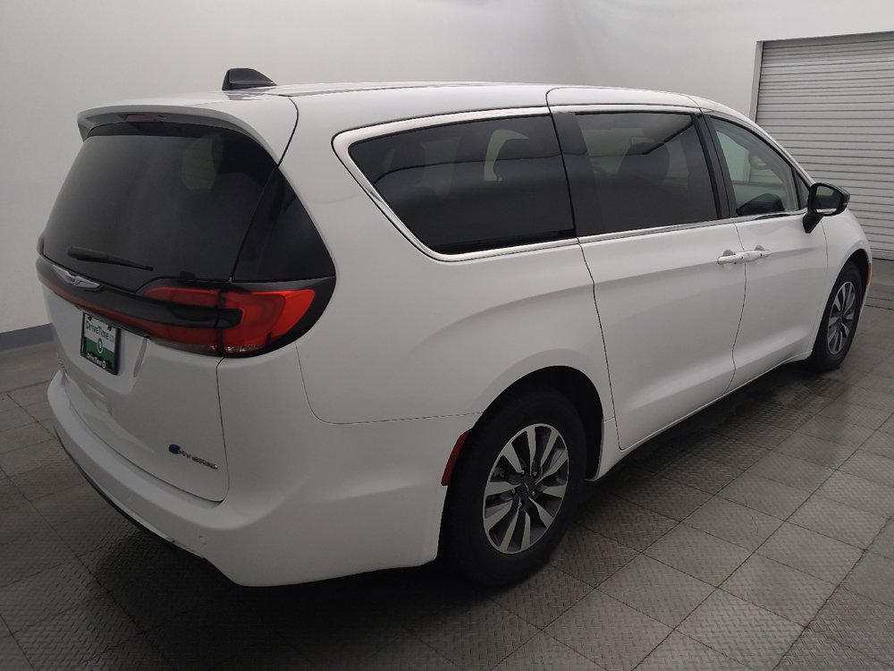 Used 2024 Chrysler Pacifica Limited FWD image 9