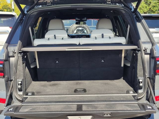 Used 2023 BMW X7 xDrive40i w/ M Sport Package AWD/4WD image 9