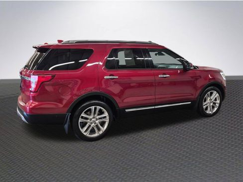 Used 2017 Ford Explorer Limited w/ Equipment Group 301A FWD image 4
