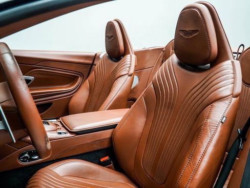 Used 2019 Aston Martin DB11 Volante image 48