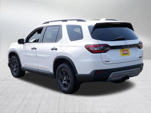 Used 2024 Honda Pilot TrailSport image 5