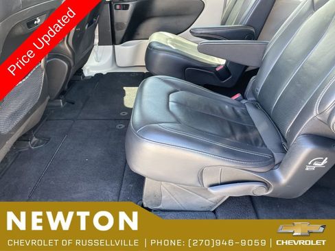 Used 2022 Chrysler Pacifica Touring-L FWD image 40