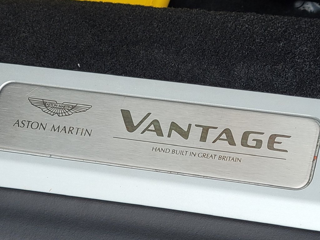 Used 2023 Aston Martin V8 Vantage Coupe RWD image 11